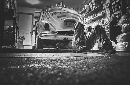 Common Mistakes to Avoid When Refinancing Your Car Loan illustration